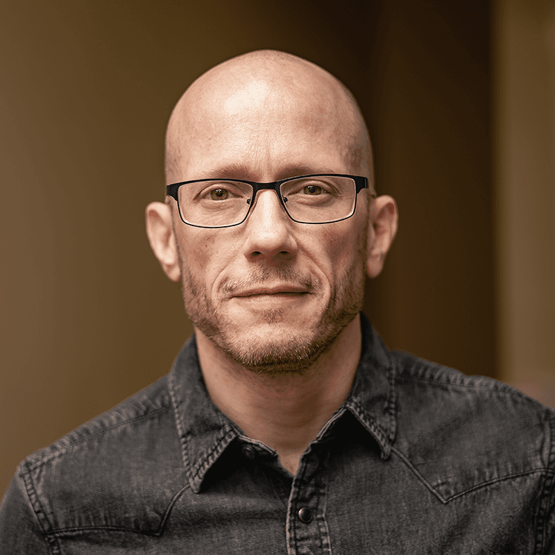 A casual headshot photo of Jon Arnold